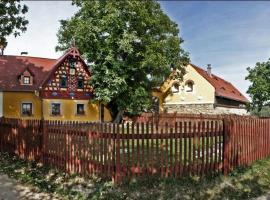 Hrazdeny statek Mytinka, country house in Mýtinka