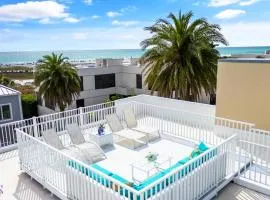Luxury Condo, Ocean Views, Rare Rooftop Sundeck