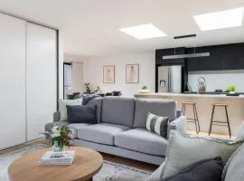 Crescent Townhouse close to LGH
