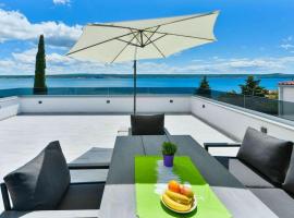 Modern Villa Futura with pool, hotel in Jasenice