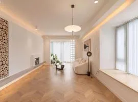 Molly House- Near Nanjing East Road,2-Bedrooms with Elevator, 2 bathrooms,1 bathtub , Near the subway