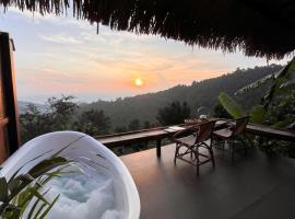 ซือรี ก๊ะฉิ - Suri Kachi ที่พักดอยช้าง, hotel s jacuzzi v destinaci Ban Huai Khai