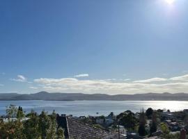 Secluded Oasis with Water Views, hotel in Sandy Bay