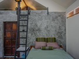 Behind The Temple Island Eco-Bungalow 15min Walk To Hin Kong Beach, bungalow in Koh Phangan