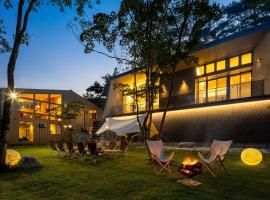 Hakuba Amber Resort by Jade Group, σαλέ στη Χακούμπα