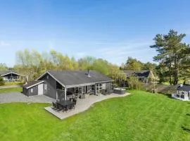 Four-Bedroom Holiday Home In Vaggerlose