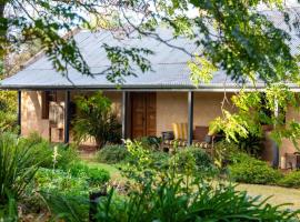 Seppeltsfield Vineyard Cottage Luxury Romantic Getaway, luxury hotel in Seppeltsfield