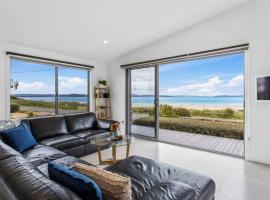 Seven Mile Beach House - Surf, Hike, Golf, hotel in Seven Mile Beach