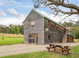 Wine Loft - Cosy Country Retreat with Ocean Views