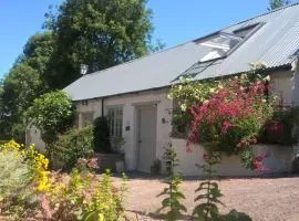 Bramble - romantic barn conversion with shared hot tub