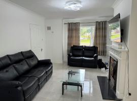 Olashade Villa, vila v destinaci Lucan