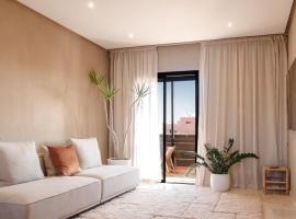 Large Stylish Condo Central Gueliz with Pool Access, acomoda&ccedil;&atilde;o em condom&iacute;nio em Marrakech