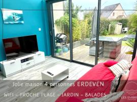 Jolie petite maison à 500m de la plage d'Erdeven, khách sạn ở Erdeven