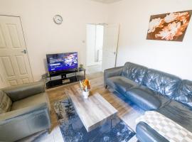 HOME IN NEATH or BRITON FERRY, villa in Briton Ferry