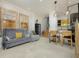 Rustic Magic Two-Storey Apartment with Garden by Noclegi Renters