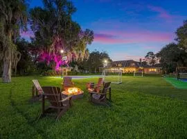 Exquisite Villa with POOLGAMES- 18 Guests