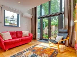 25A City Road · Luxury City centre townhouse with courtyard Pass the Keys