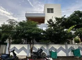 Vatavriksha Guest House,Akkalkot