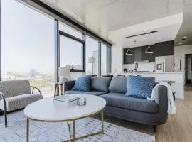 Blueground W Loop pool gym pet area wd CHI-1102