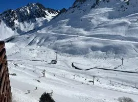 Studio 4 personnes résidence le Montana au pied des pistes balcon plein sud