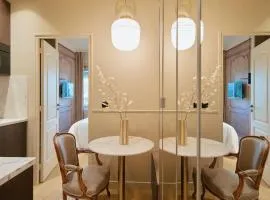Versailles Suite - Duke Housing