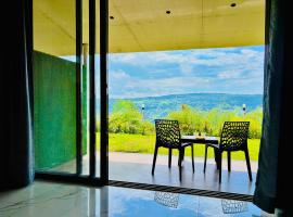 The Breeze Valley, hotel with hot tubs in Mahabaleshwar