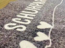 FeWo 13 - Appartement im Rottalblick - Elegant und ruhig wohnen, Tiere willkommen, Bademantelgang zur Therme, TV, Boxspringbett, Balkon inkl Garage u Kurtaxe