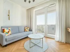 Air Conditioned Apartment in Warsaw with Parking and Bathtub by Noclegi Renters