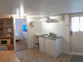 Studio indépendant avec jardin, hotel a Saint-Cyr-sur-Loire
