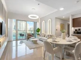 Elegant Retreat with Stunning Burj Khalifa Views