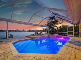 Luxurious Villa, Water Views, Heated Pool and Spa - Villa Lakeside Lookout - Roelens, hotel en Cabo Coral