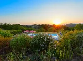 Les Terrasses du Carlat, Le Logis, Demeure raffinée, situation idéale Dordogne, vues, piscine