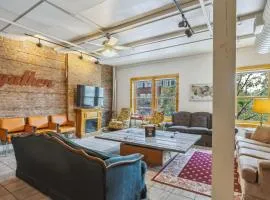 The Victor 2 - Cleveland's Urban Lodge