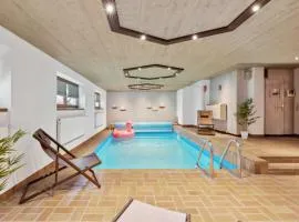 Luxus-Villa mit Indoorpool, Sauna & offenem Kamin