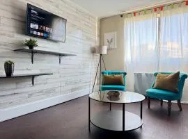 Styled Downtown condo City View Onsite Parking LM404