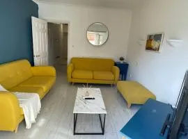 Queen Anne Court with FREE PARKING By Prescott Apartments