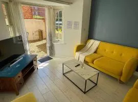 Spacious Queen Anne Court with FREE PARKING By Prescott Apartments