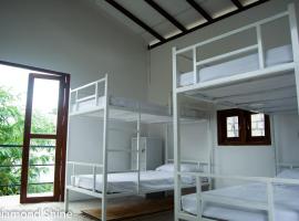 Diamond shine hostal and bunk beds, hostal en Kandy