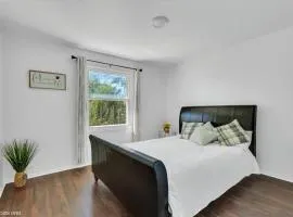 Luxury Retreat Near Local Gems