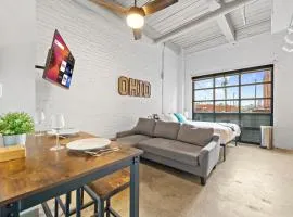 107-Cozy Loft Haven Parking Fast Wi-Fi Cafe