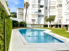 LA MER BLEUE, Boutique Apartament with parking, full equipped in Fenals Beach