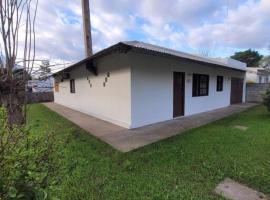 Casa amplia con garaje, hotell sihtkohas Paysandú