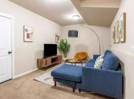 Family friendly 3 story townhouse with workspace