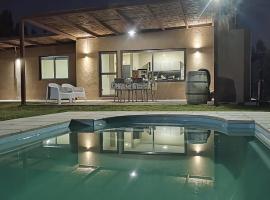 Las Casitas y Los Duplex de Chacras de Coria, cottage in Chacras de Coria