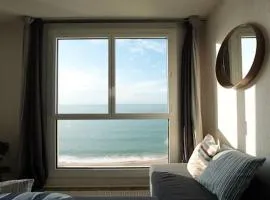 Amazing Cosy Studio with Ocean View & Pool