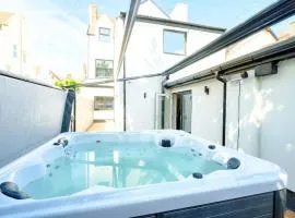Curzon Family Home - Pet Friendly - Hot tub - Under New Management