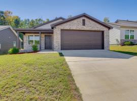 13 Mi to Tuscaloosa Riverwalk Cottondale Home, hotel v destinácii Cottondale