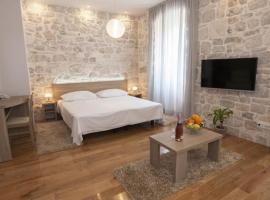 Tifani Luxury Rooms 2, apartment in Split