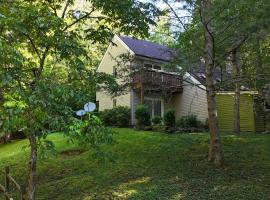 Family Fun Cozy Cabin, hotel en Gatlinburg