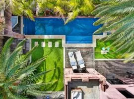 Luxe Thirroul Home, Pool Spa Home Theatre